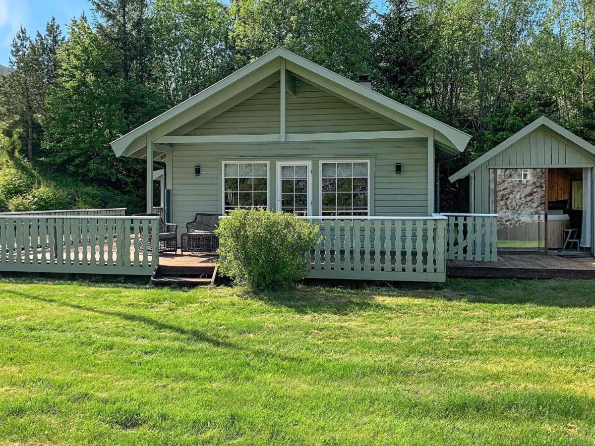 Three-Bedroom Holiday home in Jørpeland 2 Buitenkant foto